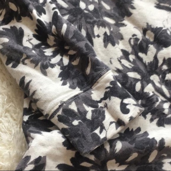 J. Crew Photo Floral Crewneck Sweatshirt Sz XS - Picture 8 of 8